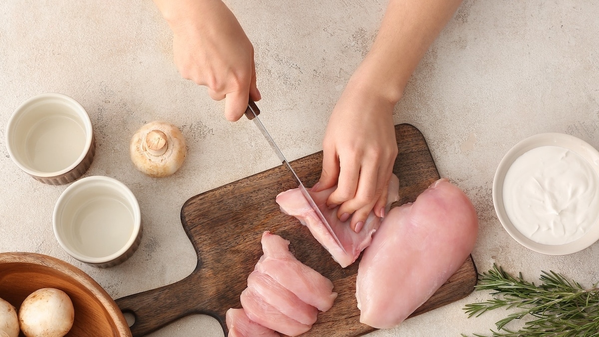 Диетолог поделилась 3 способами очистить курицу от антибиотиков и прочей «химии» 