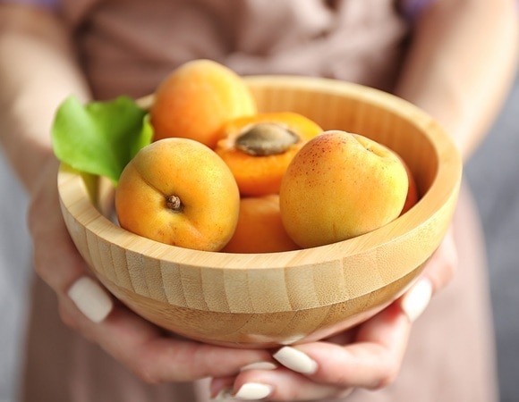 Врач объяснила, почему после абрикосов может заболеть живот — есть 3 причины Врач объяснила, почему после абрикосов может заболеть живот — есть 3 причины