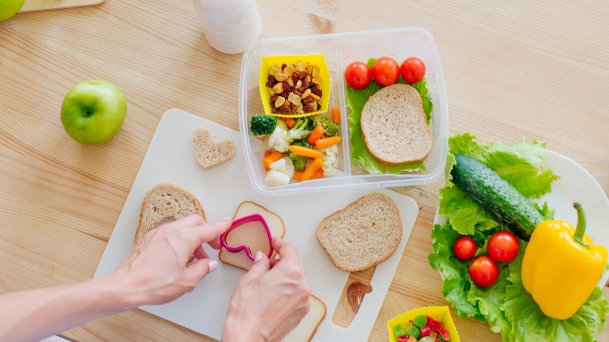 Сытно, полезно, несложно: нутрициолог назвала лучший вариант перекуса в школу