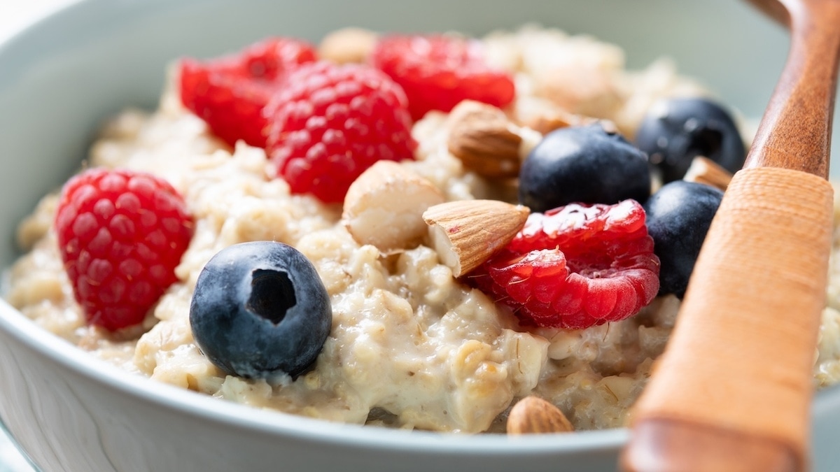 Овсянка вымывает кальций из костей — стоит ли отказываться от каши?