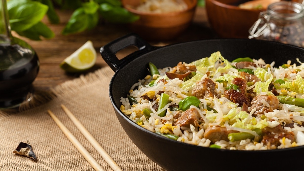 Как вкусно потушить капусту с грибами без томатной пасты — простой и быстрый рецепт