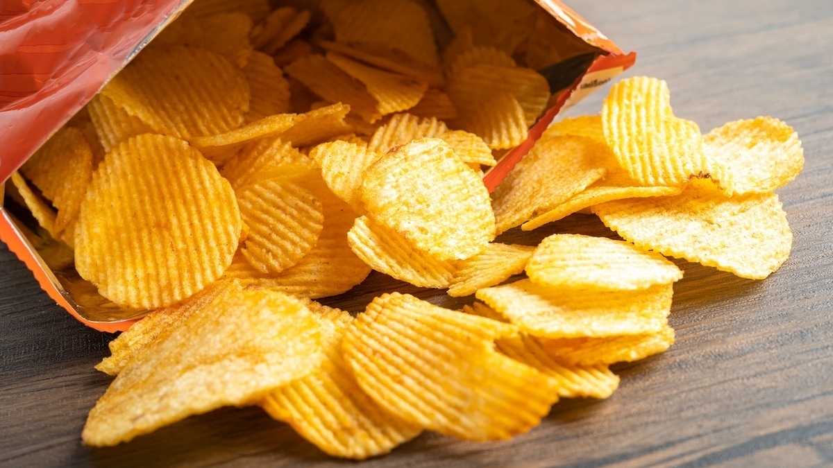 Одни чипсы и сухарики: как побороть тягу к соленым снекам? 