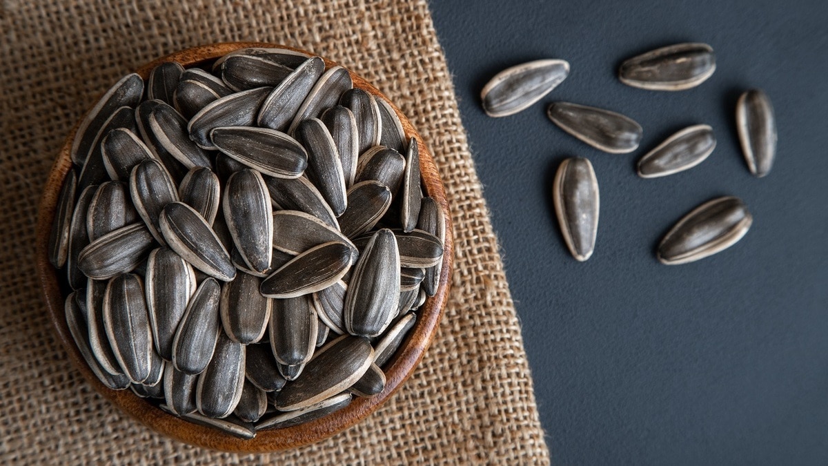 Помолодеете и даже похудеете: 5 причин есть семечки чаще