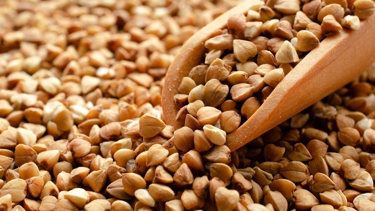 Нужно ли перебирать и промывать гречку перед варкой? Ответили в Роспотребнадзоре 