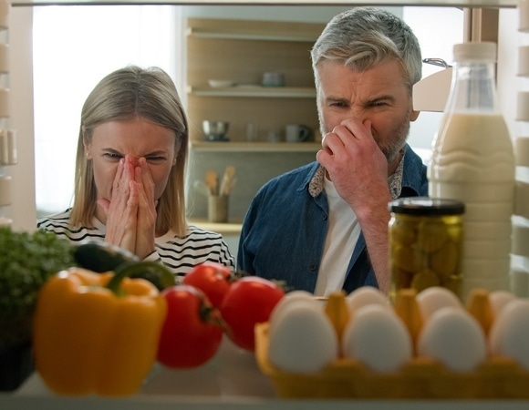 Эксперт предупредила о коварной «бактерии холодильника»: как не заразиться ей?