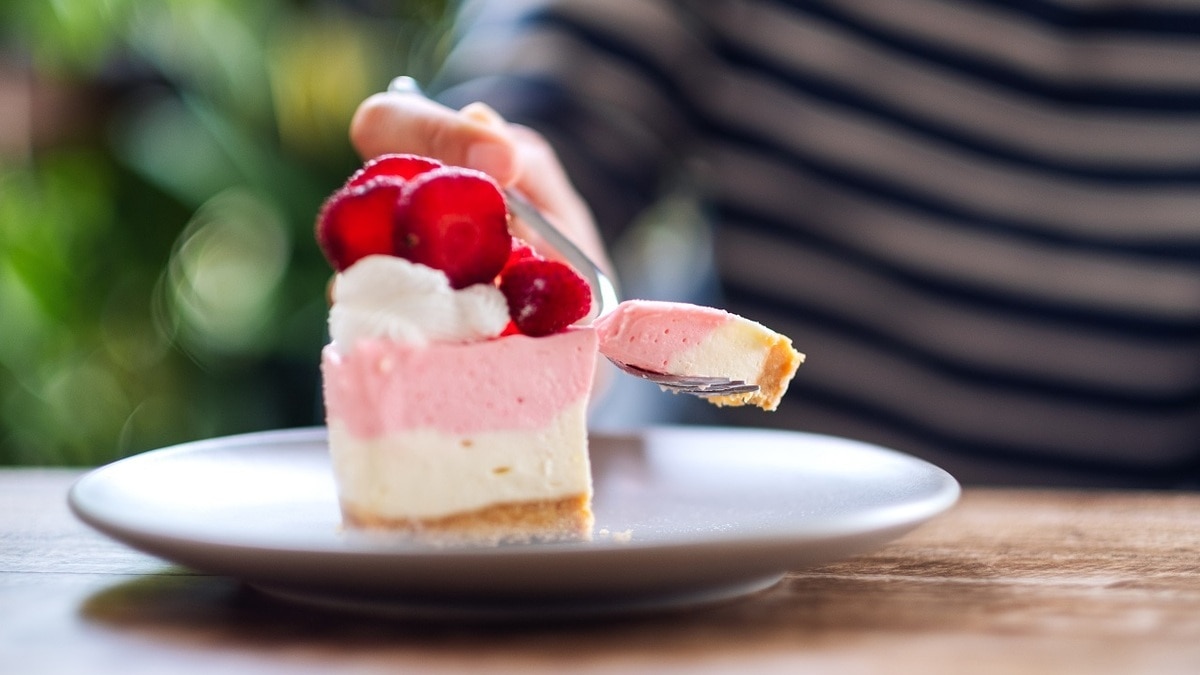 Как разрезать торт на много частей — кусочки будут ровными, их хватит на всех Как разрезать торт на много частей — кусочки будут ровными, их хватит на всех