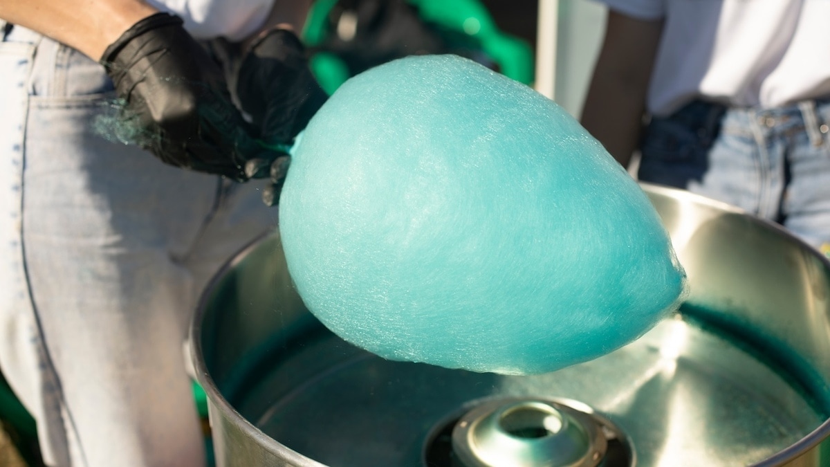 Ученый объяснил, почему сладкая вата — худшее угощение, которое можно дать ребенку