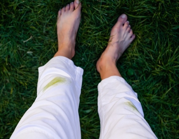 Как просто и быстро убрать пятна от травы с одежды — 2 бюджетных способа Как просто и быстро убрать пятна от травы с одежды — 2 бюджетных способа