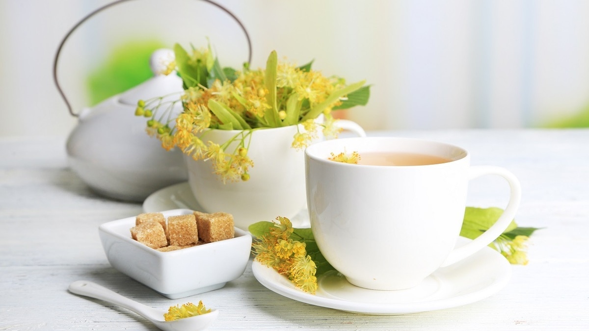 Спасает при ОРВИ и отеках: в Роскачестве сказали, кому можно и нельзя пить липовый чай