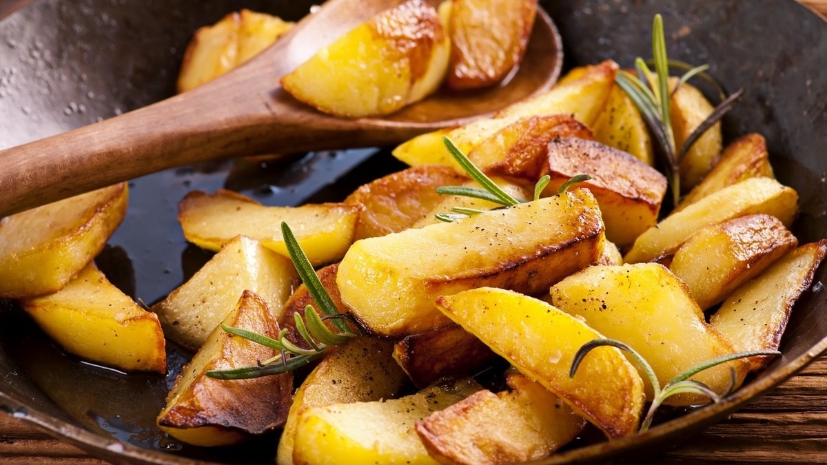 Найден рецепт идеального соуса к жареной картошке — с ним блюдо станет еще вкуснее Найден рецепт идеального соуса к жареной картошке — с ним блюдо станет еще вкуснее