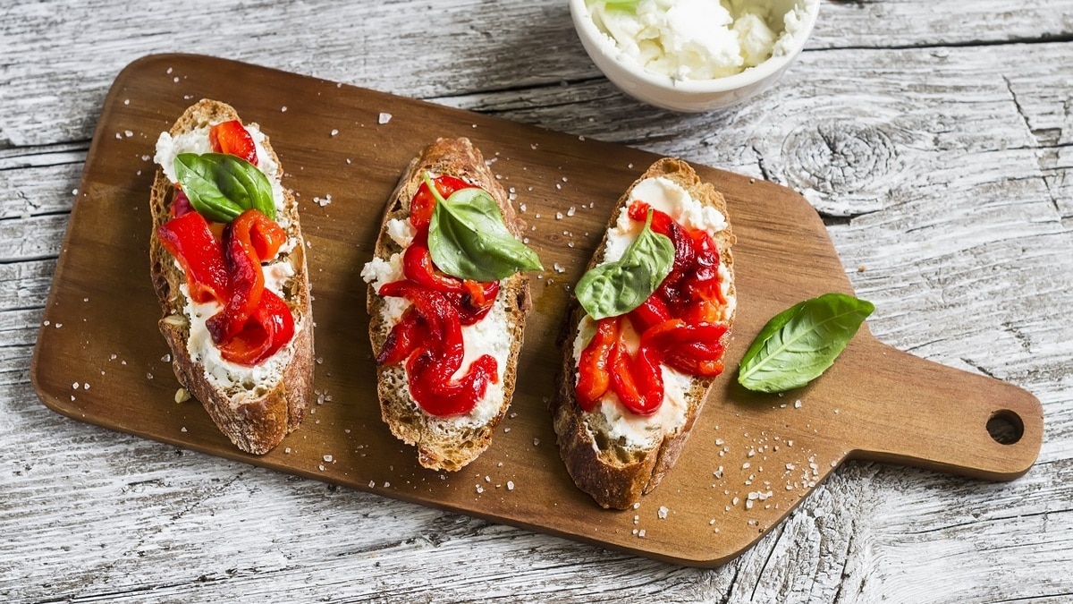 Для брускетт и к мясу: как вкусно замариновать перцы на зиму