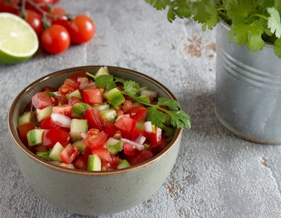 Огурцы и помидоры «не дружат» в одном салате? Эксперт поставила точку в этом споре Огурцы и помидоры «не дружат» в одном салате? Эксперт поставила точку в этом споре