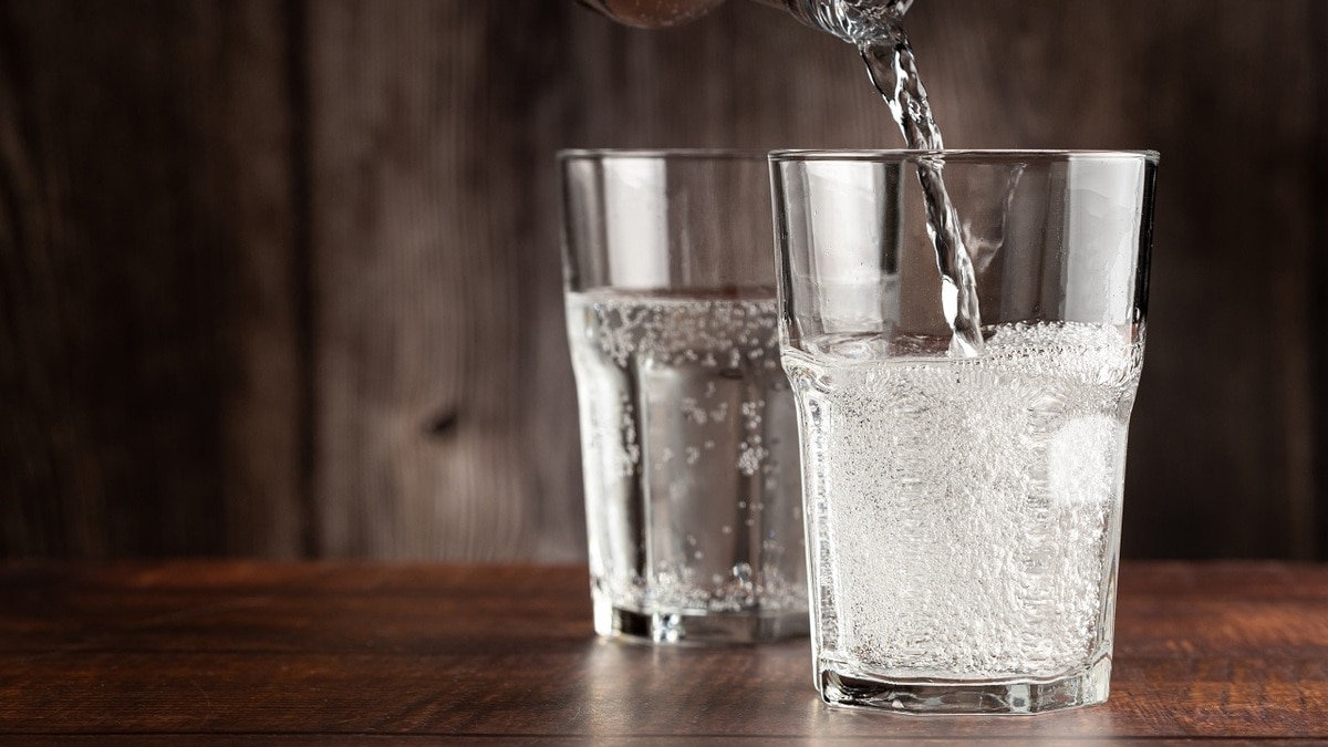Обычная или газированная: какая вода полезнее? Врачи удивили ответом Обычная или газированная: какая вода полезнее? Врачи удивили ответом