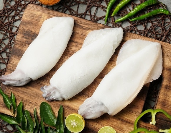 Как правильно чистить кальмаров: вот 2 способа — тушки точно останутся целыми Как правильно чистить кальмаров: вот 2 способа — тушки точно останутся целыми