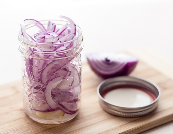 Как замариновать лук в уксусе: кулинары раскрыли точные пропорции ингредиентов Как замариновать лук в уксусе: кулинары раскрыли точные пропорции ингредиентов