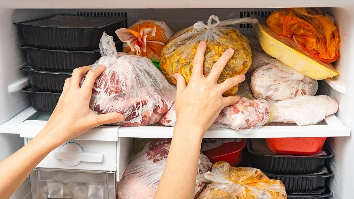 Превратятся в «кашу» и потеряют вкус: какие продукты не переживут заморозку