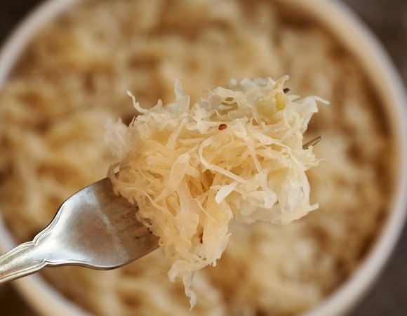 Диетолог рассказала о пользе квашеной капусты и кваса при похудении