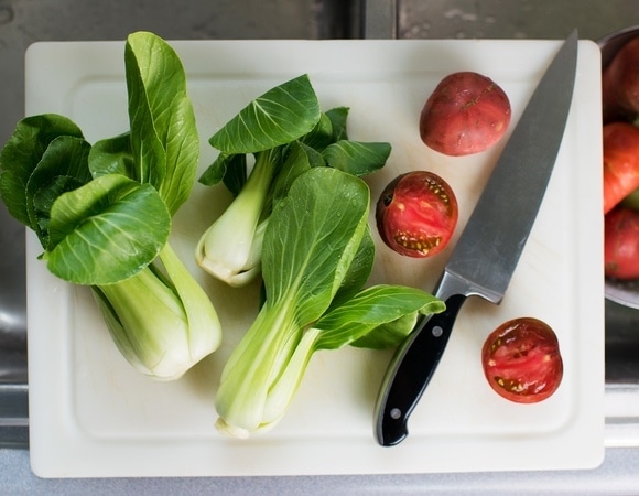 Безопасно ли использовать разделочные доски из пластика — вот что говорит ученый Безопасно ли использовать разделочные доски из пластика — вот что говорит ученый