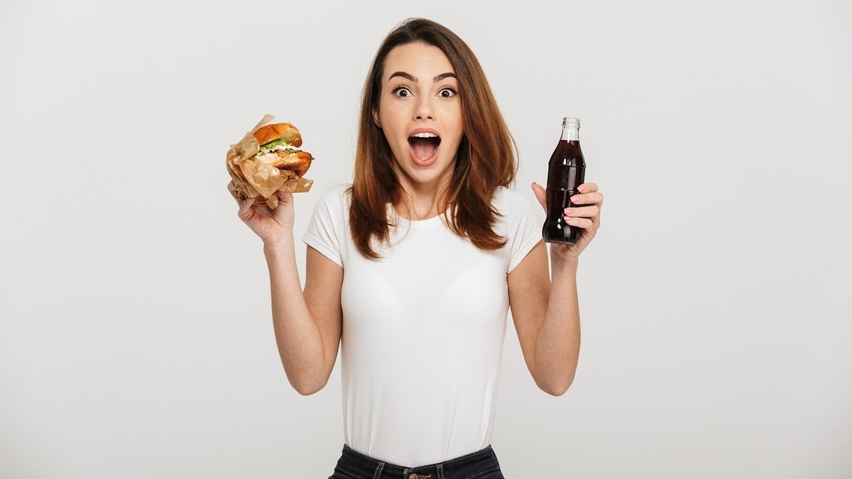 «Нейтрализатор» жира и калорий: назван напиток, уменьшающий вред от фастфуда