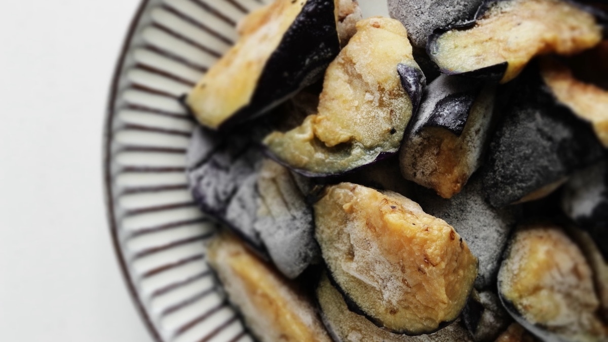 Не слипнутся и не станут «кашей»: эксперты объяснили принцип заморозки баклажанов