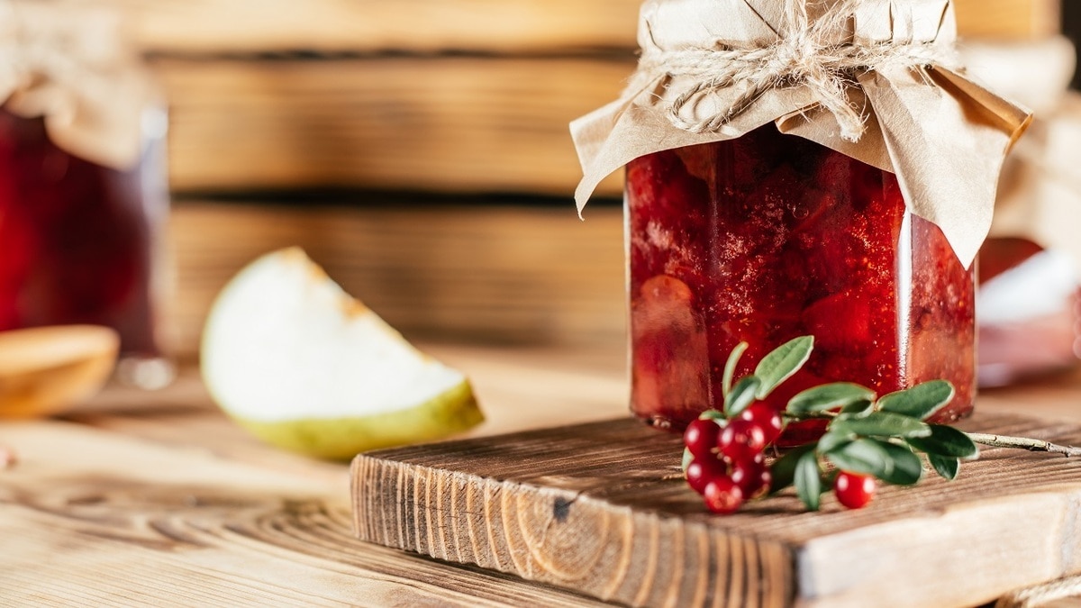 Для соуса к мясу, в маринад или в выпечку — 20 рецептов, как использовать бруснику Для соуса к мясу, в маринад или в выпечку — 20 рецептов, как использовать бруснику