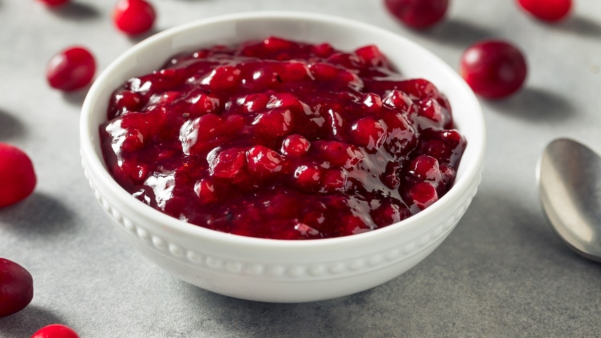 Еда как в ресторане — дома: простой рецепт вкусного ягодного соуса к мясу