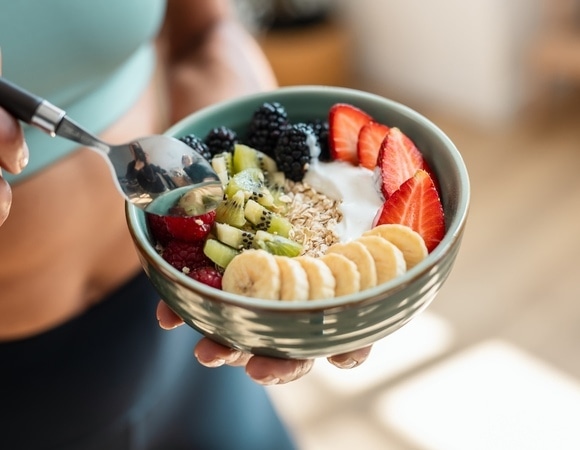 Диетолог Белоусова ответила, можно ли есть фрукты натощак 