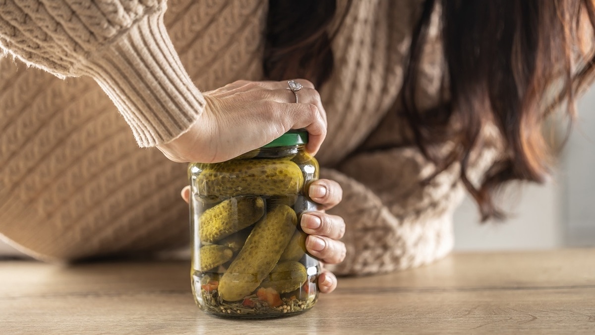 Зачем опытные кулинары смазывают горчицей крышки для закаток? Зачем опытные кулинары смазывают горчицей крышки для закаток?