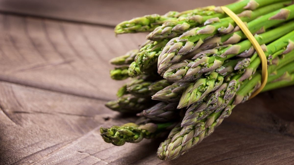 Безопасно ли есть сырую спаржу? Вот что сказал эксперт