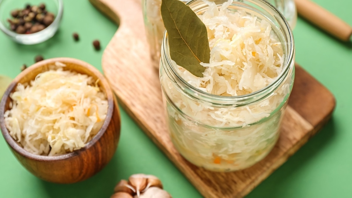 Эксперты «Едим Дома» нашли подходящую капусту для квашения: самая хрустящая и сладкая!