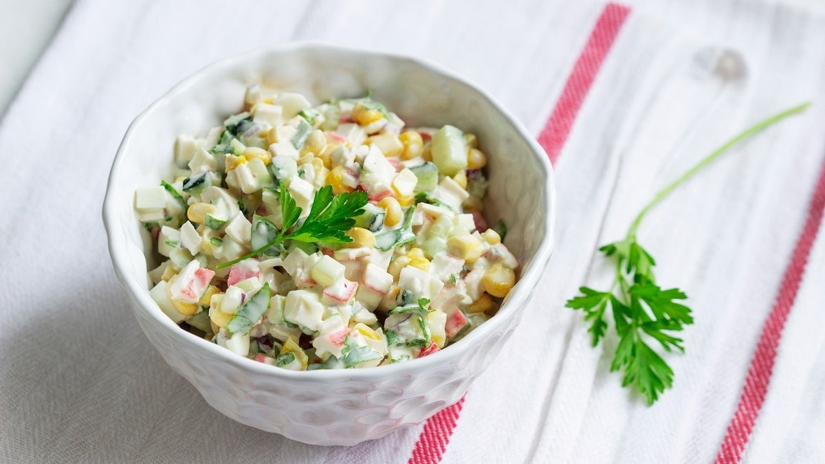 Как уменьшить калорийность «крабового» салата без потери вкуса — лайфхаки от «Едим Дома» Как уменьшить калорийность «крабового» салата без потери вкуса — лайфхаки от «Едим Дома»