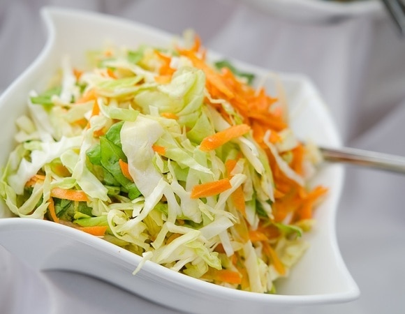 Как приготовить знаменитый «Витаминный» салат: вот рецепт, который используют в кафе и столовых Как приготовить знаменитый «Витаминный» салат: вот рецепт, который используют в кафе и столовых