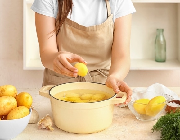 Шеф-повар назвала 3 хитрости, которые сделают блюда из картошки менее калорийными 