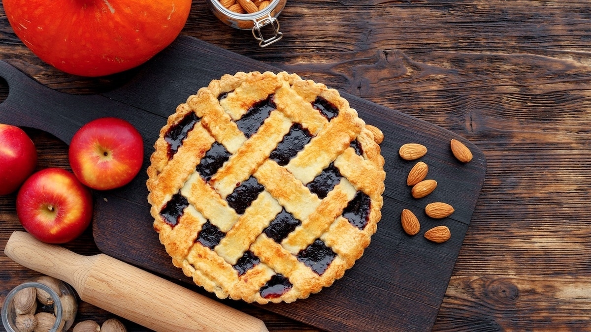 Если шарлотка уже приелась: быстрый рецепт «уютного» слоеного пирога с тыквой