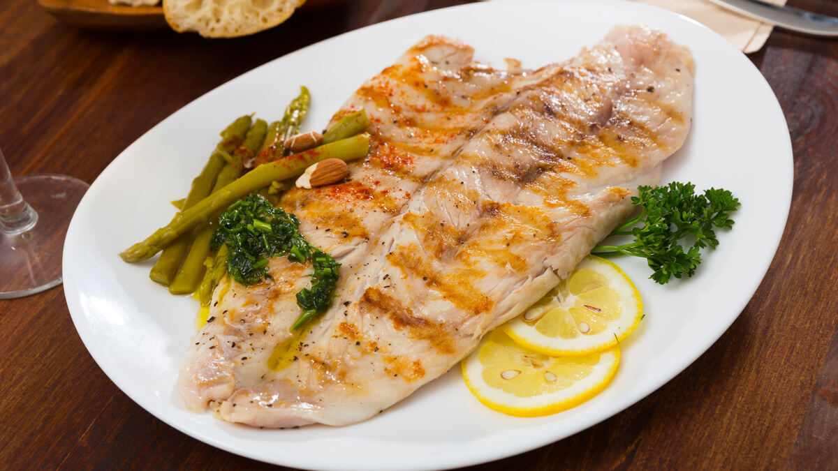 Как вкусно приготовить морского окуня в духовке и на сковороде: советы и 14 рецептов Как вкусно приготовить морского окуня в духовке и на сковороде: советы и 14 рецептов