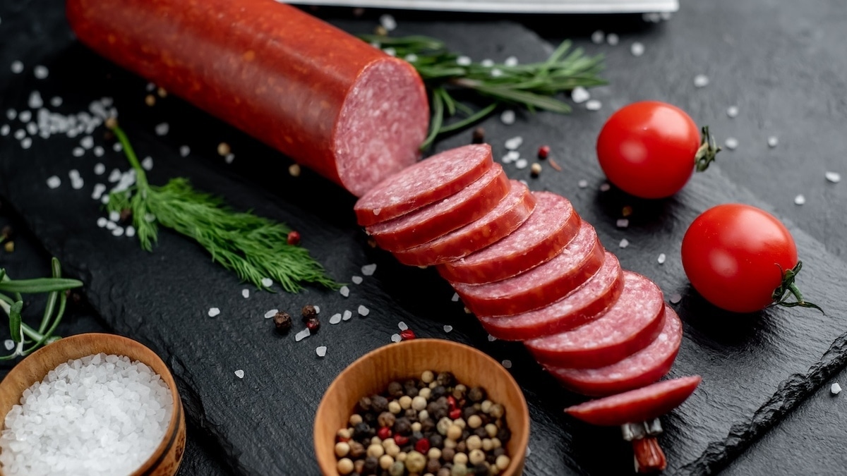 Стало известно, может ли колбаса заменить полноценное мясо