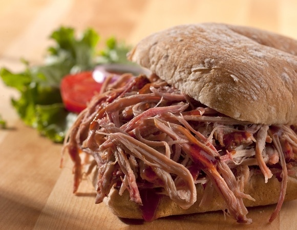 Как приготовить рваную свинину в мультиварке — мясо с легкостью распадется на волокна Как приготовить рваную свинину в мультиварке — мясо с легкостью распадется на волокна