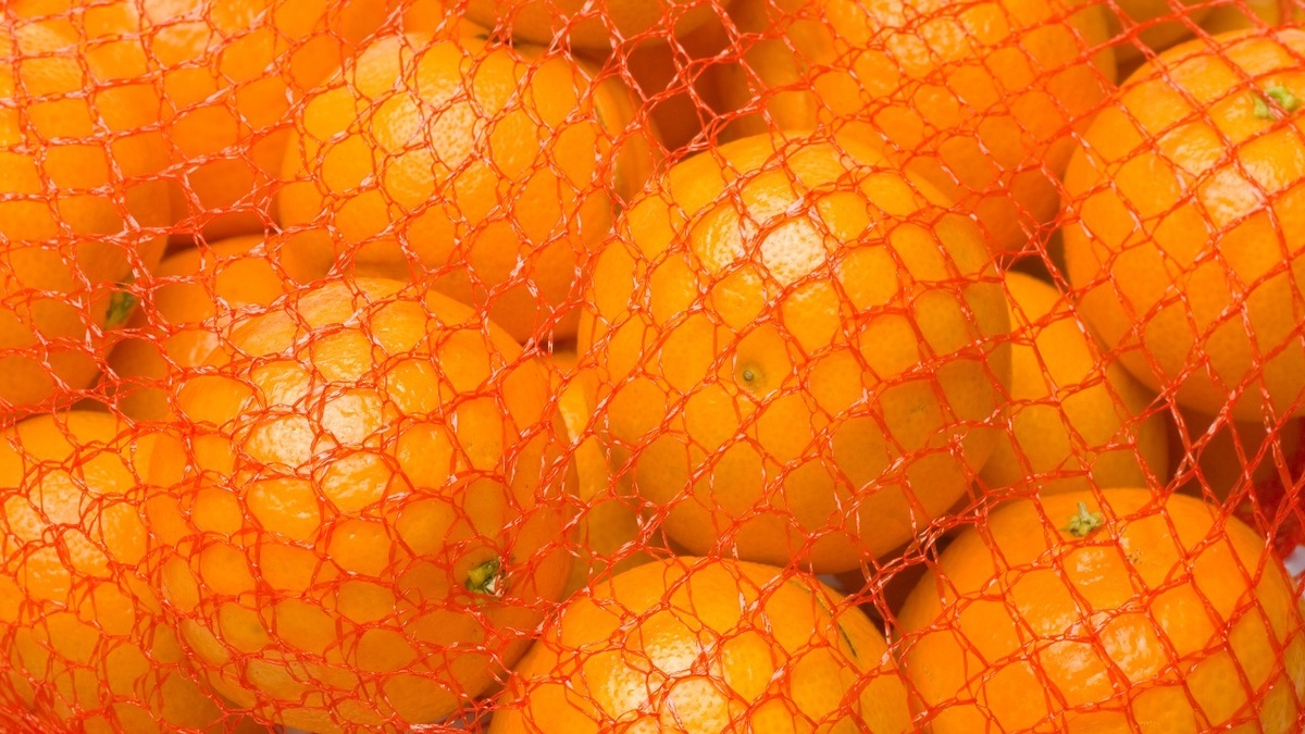 Очередная уловка продавцов: ученые сказали, что не так с фруктами в сетчатых упаковках