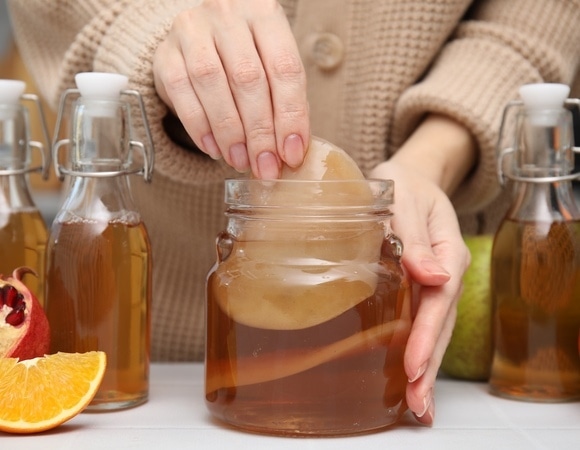 Почему стоит попробовать чайный гриб? 6 целебных свойств, которыми обладает только этот напиток Почему стоит попробовать чайный гриб? 6 целебных свойств, которыми обладает только этот напиток