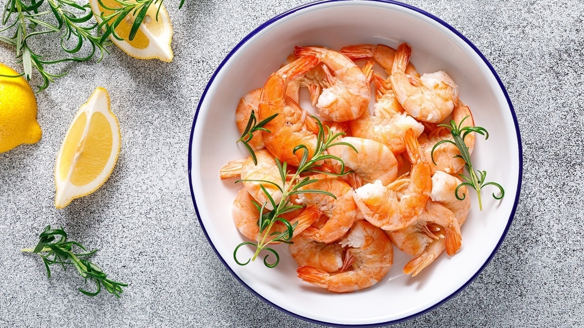 Как приготовить креветки в микроволновке за 5 минут — лайфхак от «Едим Дома» Как приготовить креветки в микроволновке за 5 минут — лайфхак от «Едим Дома»