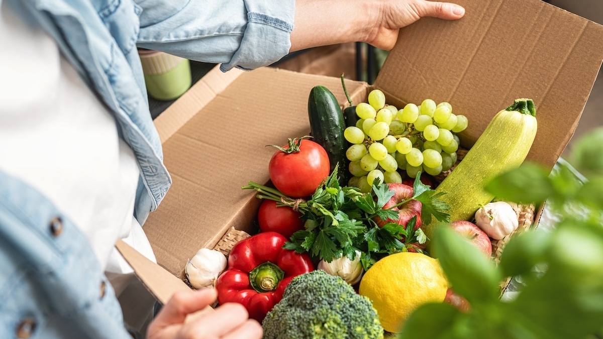 Стало известно, какие 3 овоща полезнее есть сырыми — их не стоит варить, запекать и жарить 