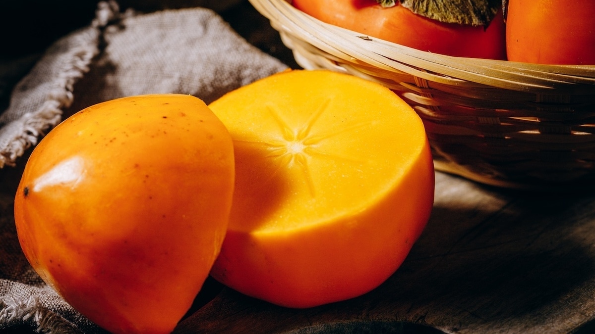В Роспотребнадзоре озвучили 2 признака спелой и сладкой хурмы — вспомните о них до покупки