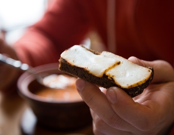 Как выбрать хорошее сало — ориентируйтесь на эти 4 показателя качества Как выбрать хорошее сало — ориентируйтесь на эти 4 показателя качества