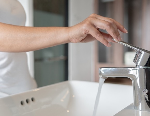 Без кислоты и уксуса: самый простой способ вернуть блеск смесителям Без кислоты и уксуса: самый простой способ вернуть блеск смесителям