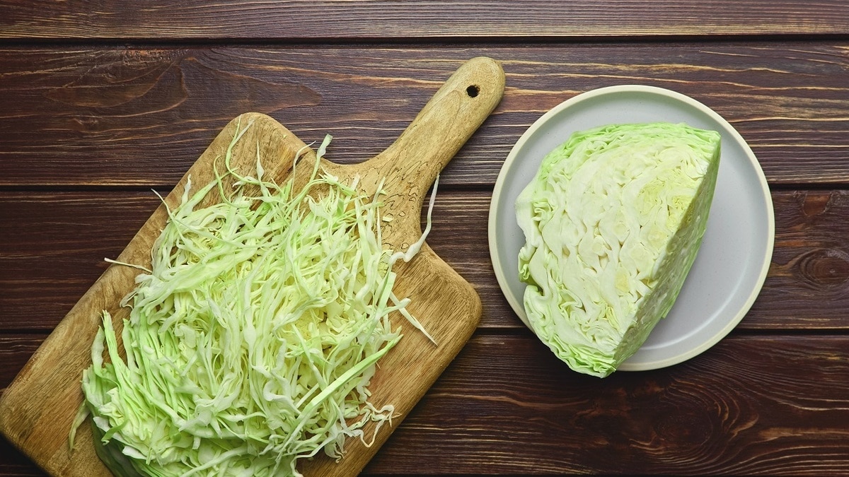 Забудьте про уксус и сахар! Раскрыт рецепт идеальной заправки для салата из свежей капусты