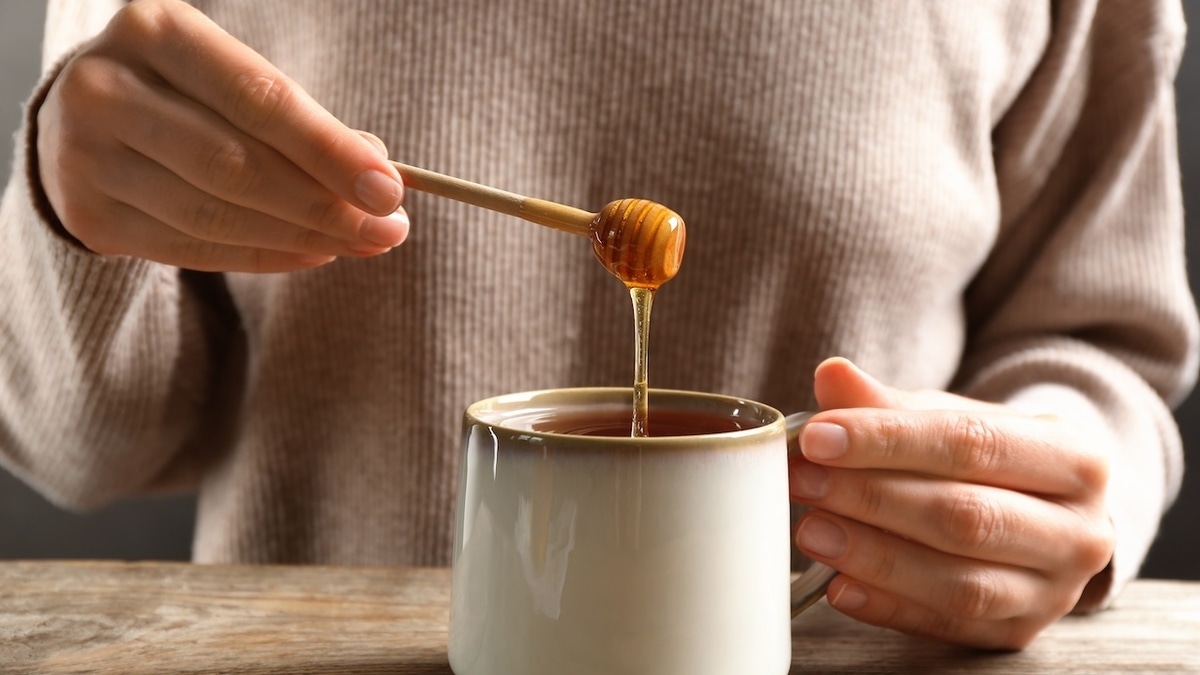 Можно ли добавлять мед в горячий чай — ответил фармаколог 