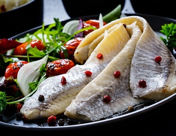 Врач: селедку нужно есть не менее двух раз в неделю Врач: селедку нужно есть не менее двух раз в неделю