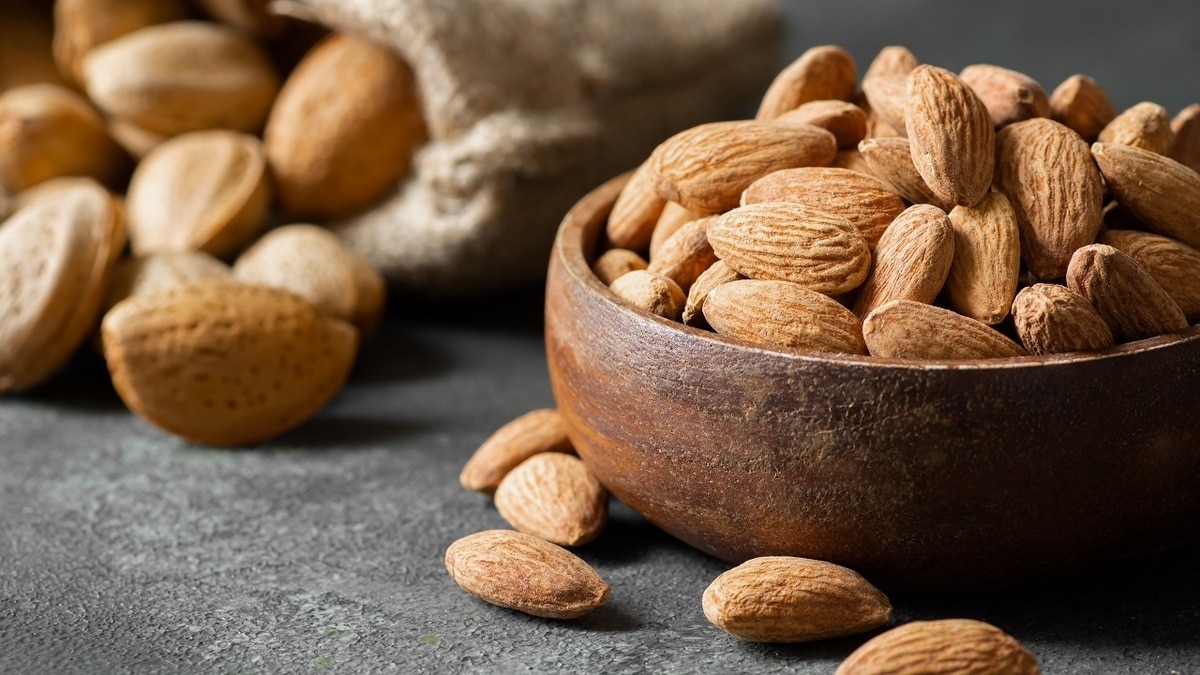 Обжарить, замочить или обдать кипятком? Как правильно обрабатывать орехи