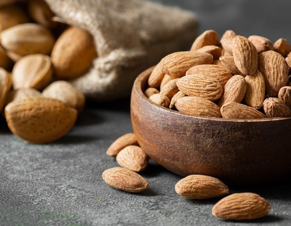 Обжарить, замочить или обдать кипятком? Как правильно обрабатывать орехи Обжарить, замочить или обдать кипятком? Как правильно обрабатывать орехи