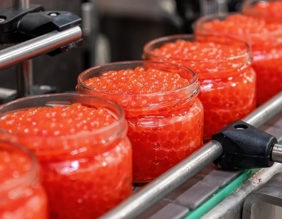 Смотрите на размер икринок и место добычи: как выбрать качественную красную икру Смотрите на размер икринок и место добычи: как выбрать качественную красную икру